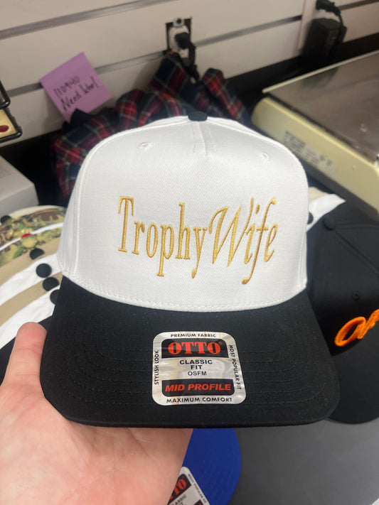 WHITE/BLACK HAT - TROPHY WIFE