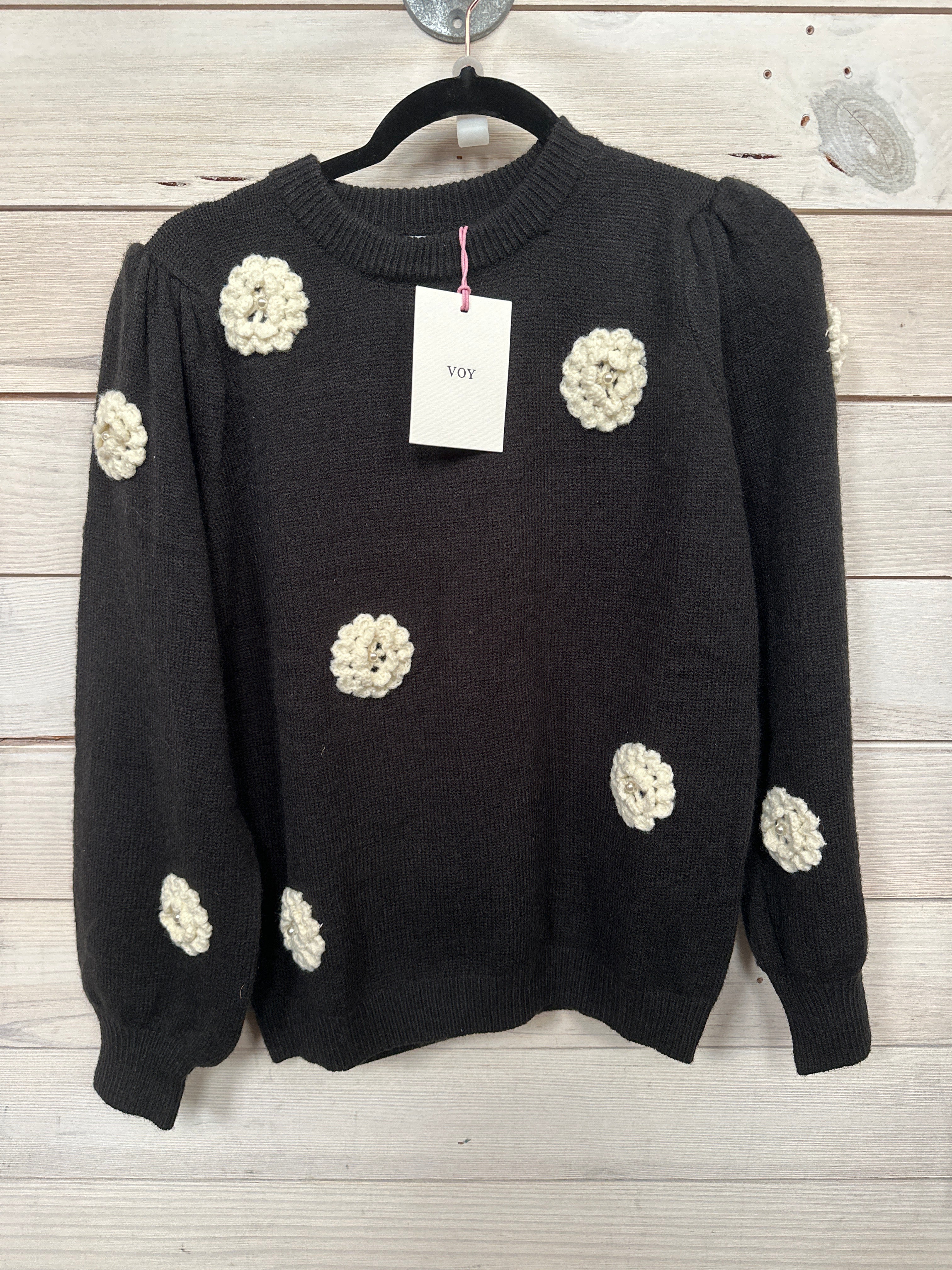 BLACK SWEATER W/WHITE FLORAL