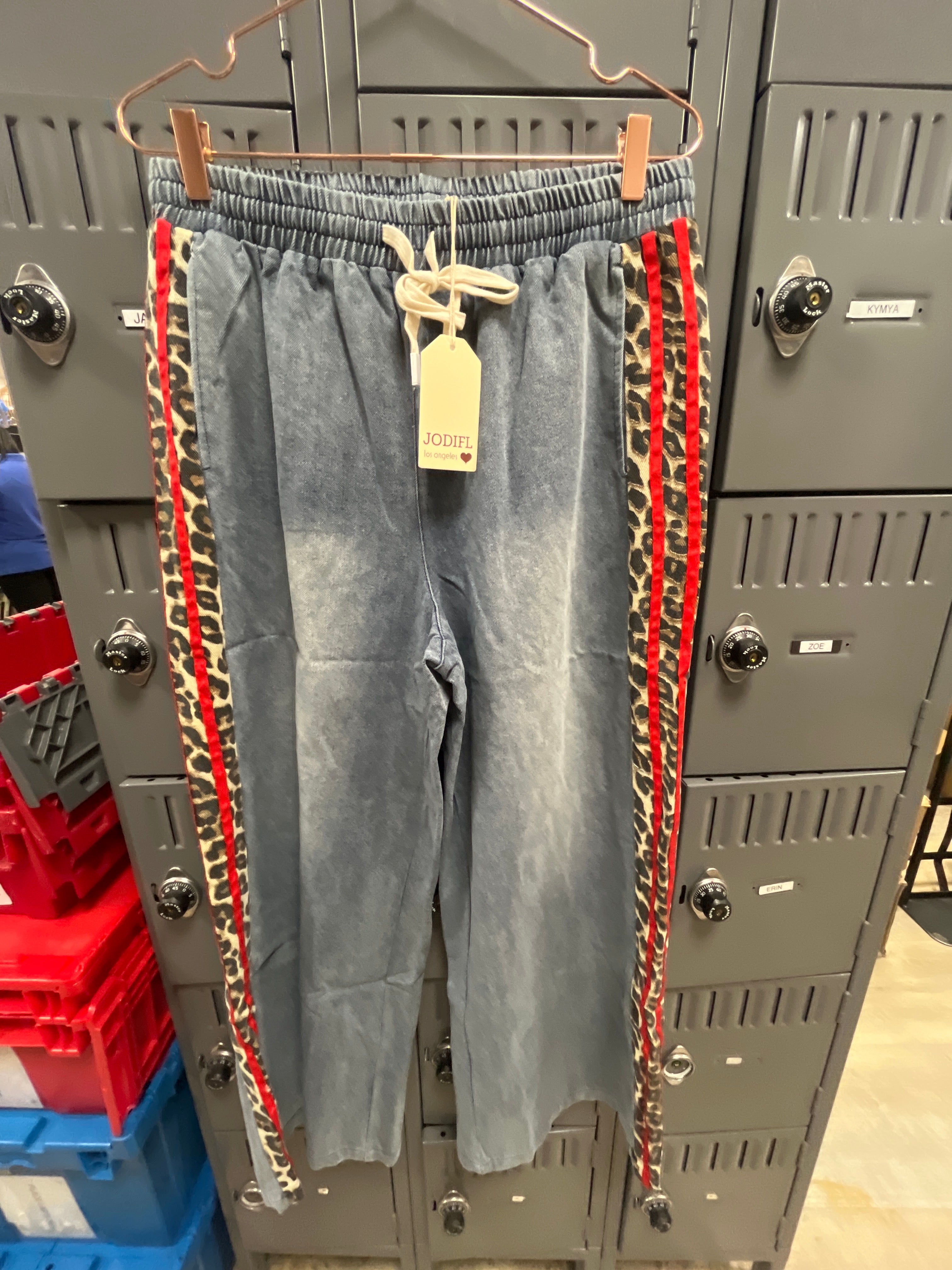JEANS WITH LEOPARD/RED CONTRAST STRIPE