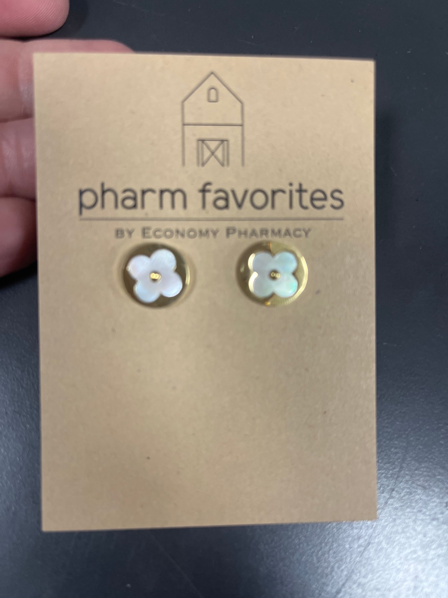 GOLD STUD EARRING W/IVORY INLAY CLOVER DESIGN