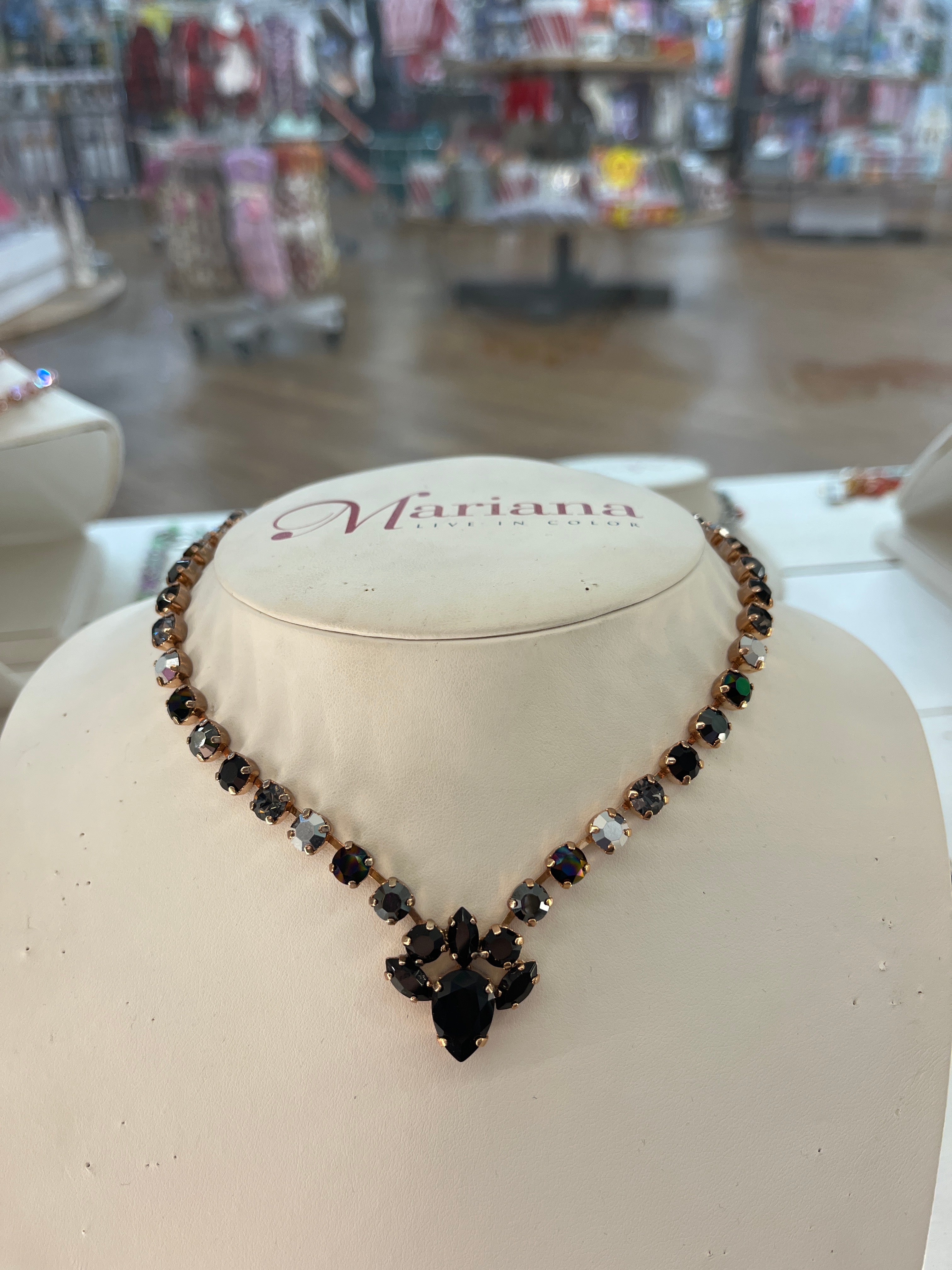 RG BLK CLUSTER NECKLACE