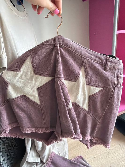 DISTRESSED BURGUNDY STAR SHORTS