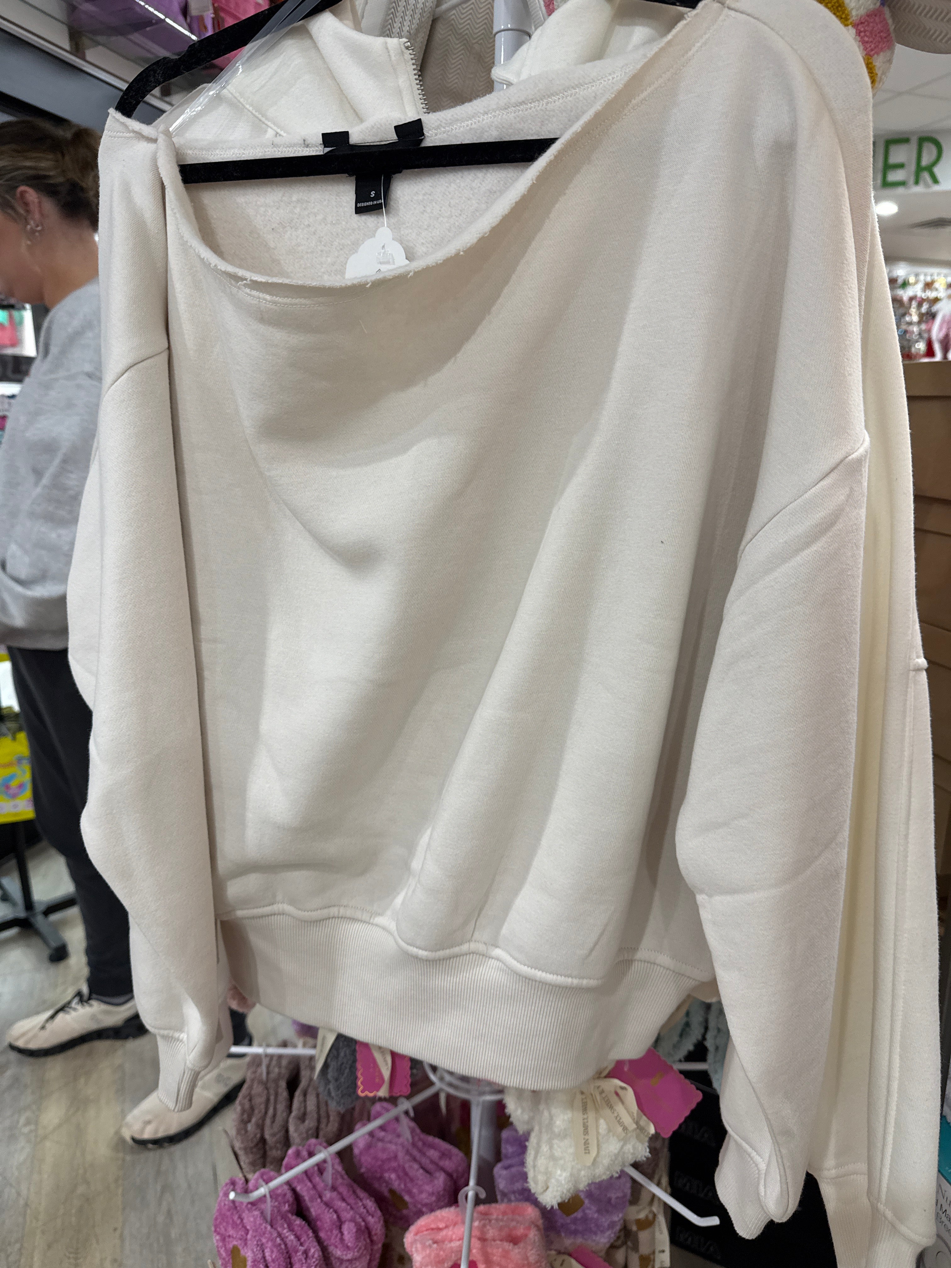 FLEECE OFF SHOULDER SWEATSHIRT - BONE