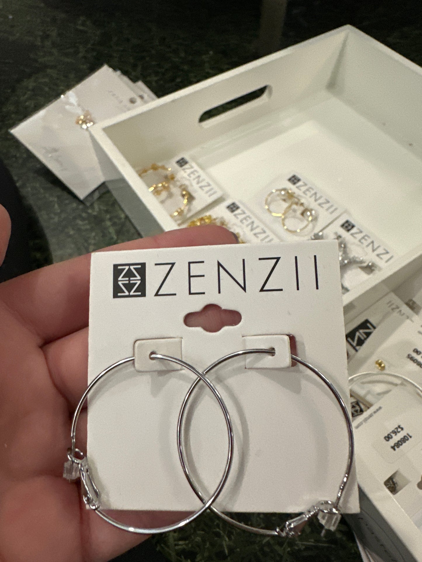 MEDIUM SILVER HOOP EARRINGS