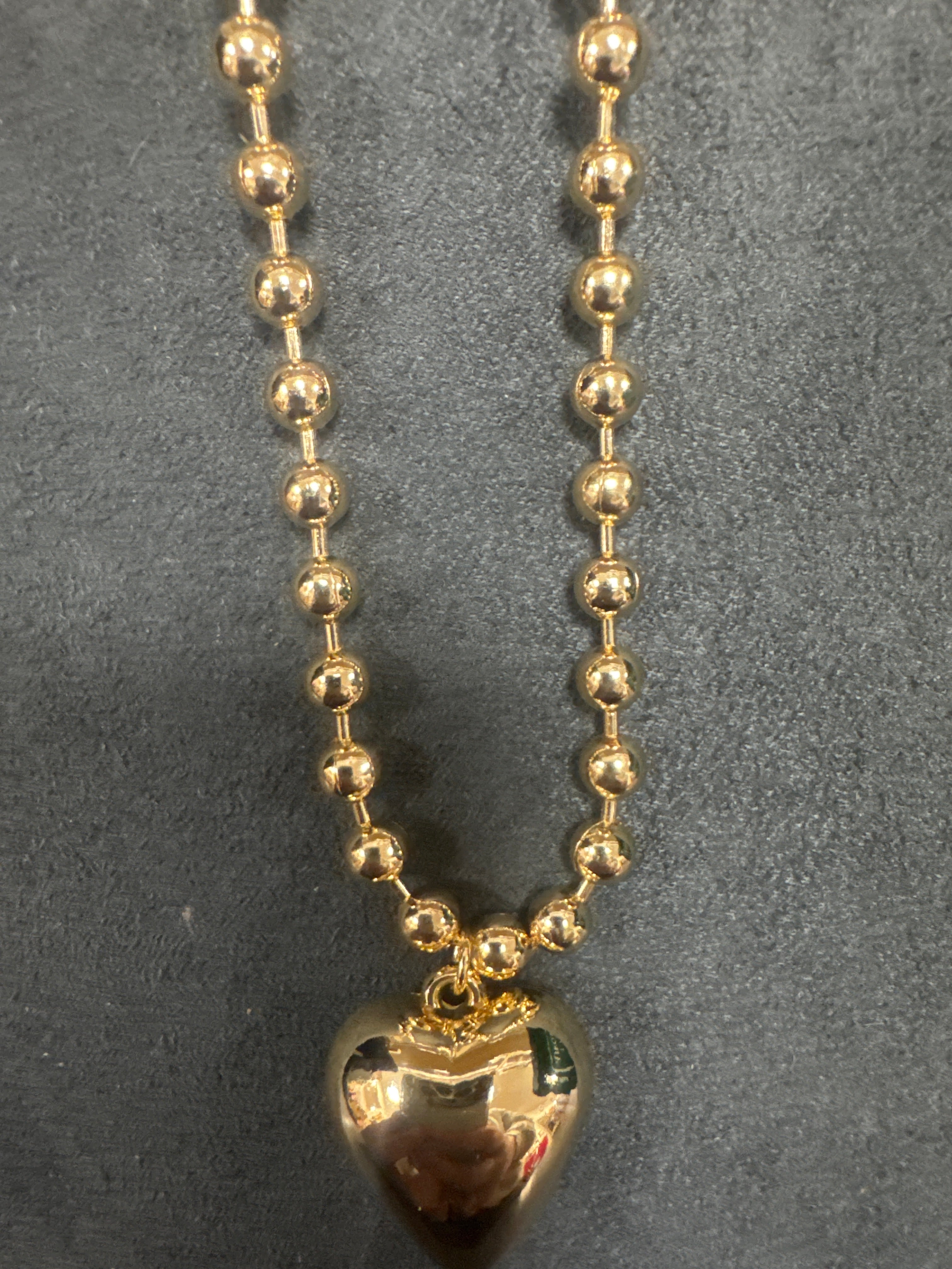 CHUNKY GOLD BEAD NECKLACE W/PUFFY HEART