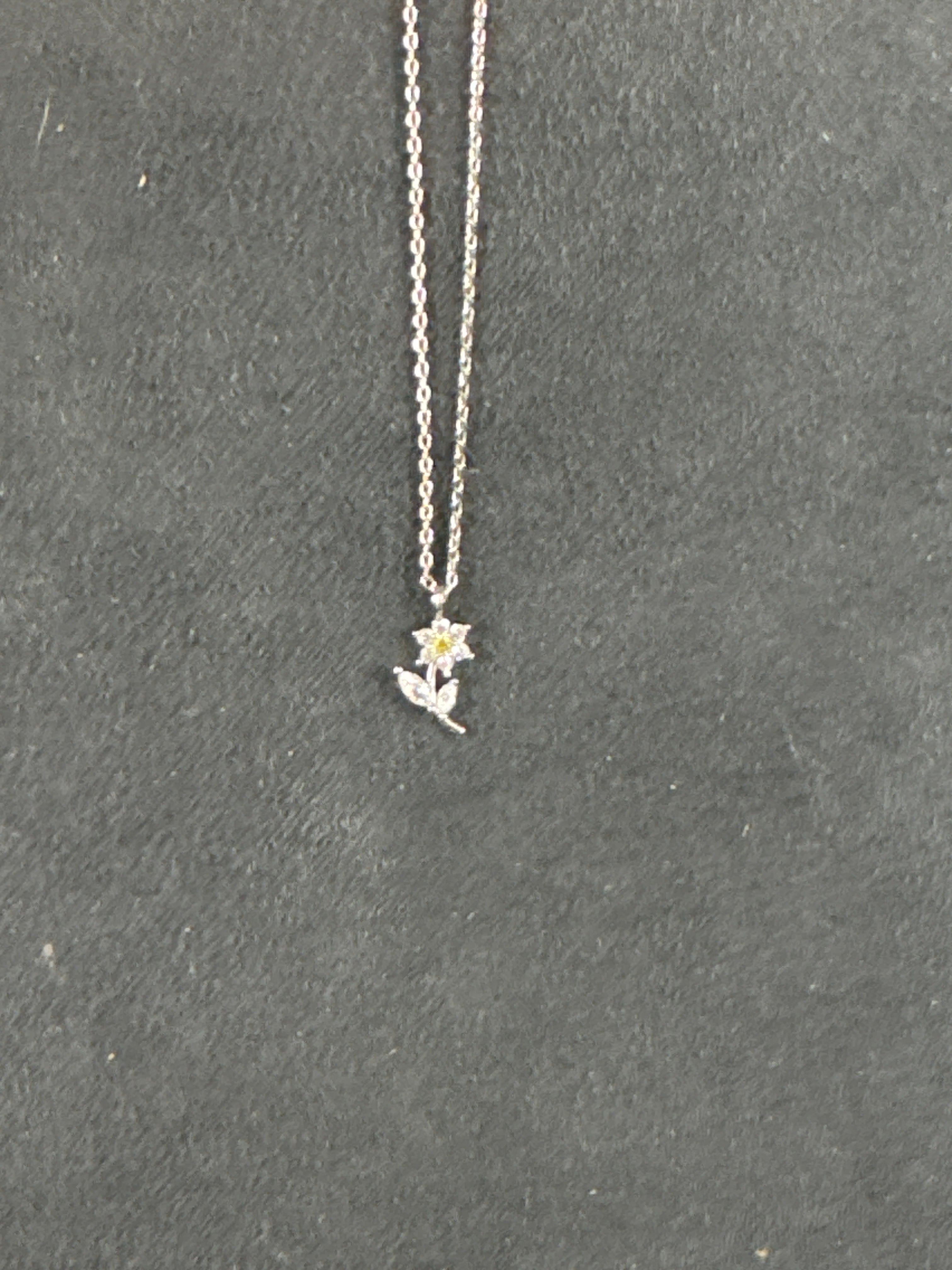 SILVER NECKLACE W/CRYSTAL FLOWER PENDANT