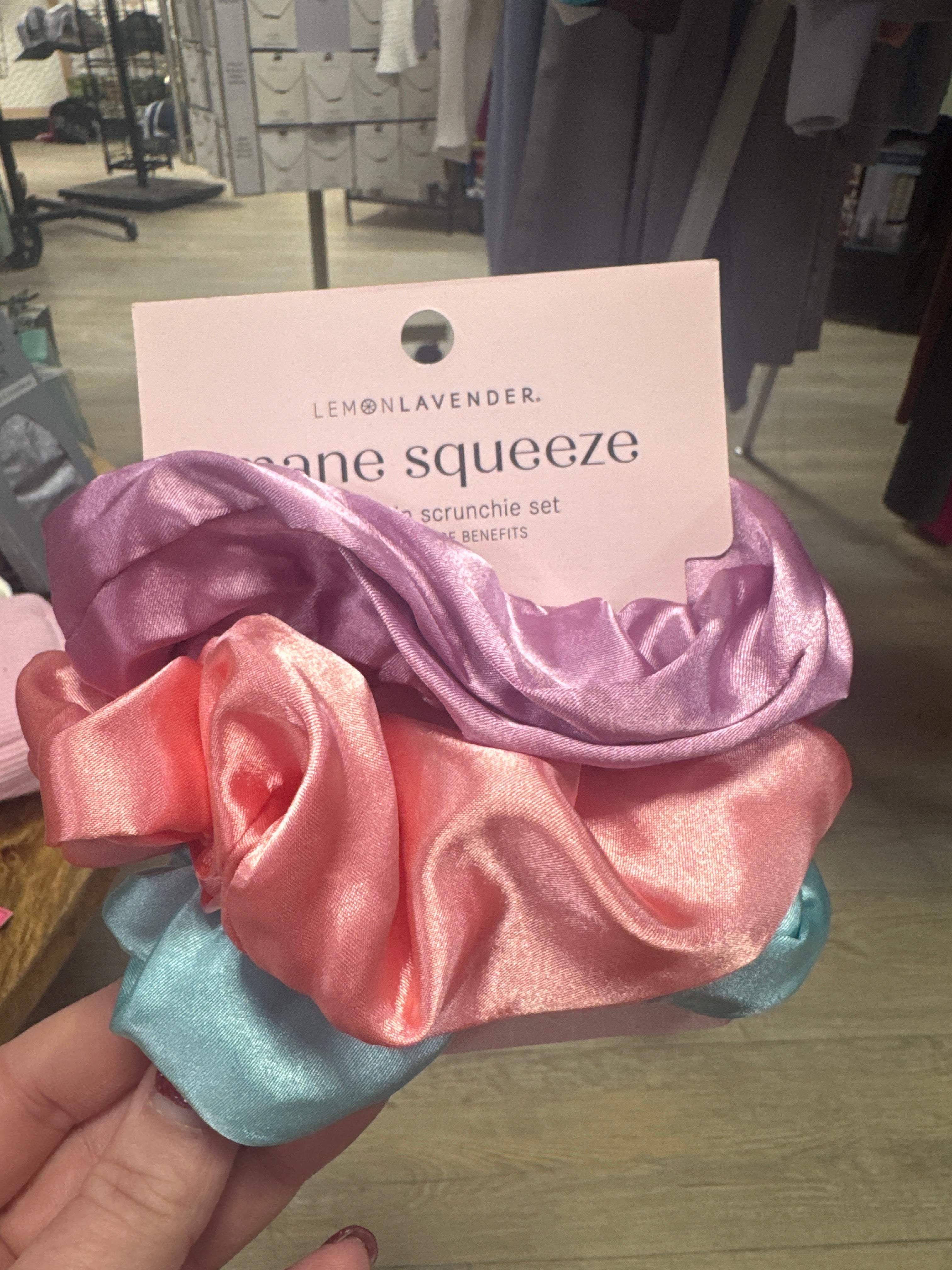 MANE SQUEEZE OVERSIZED SATIN SCRUNCHIE SET