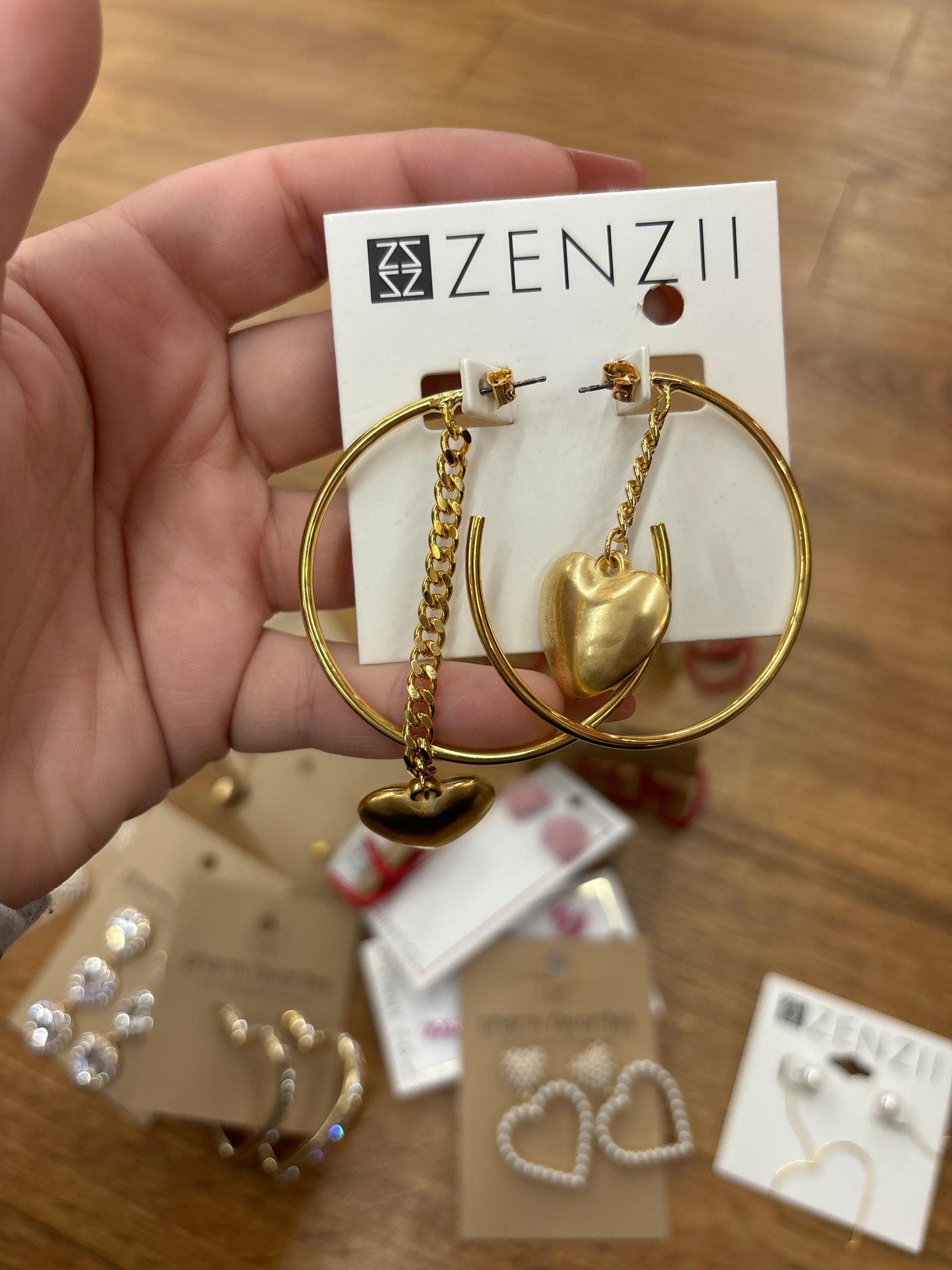 LARGE C-HOOP EARRINGS WITH CHAIN & HEART - GOLD