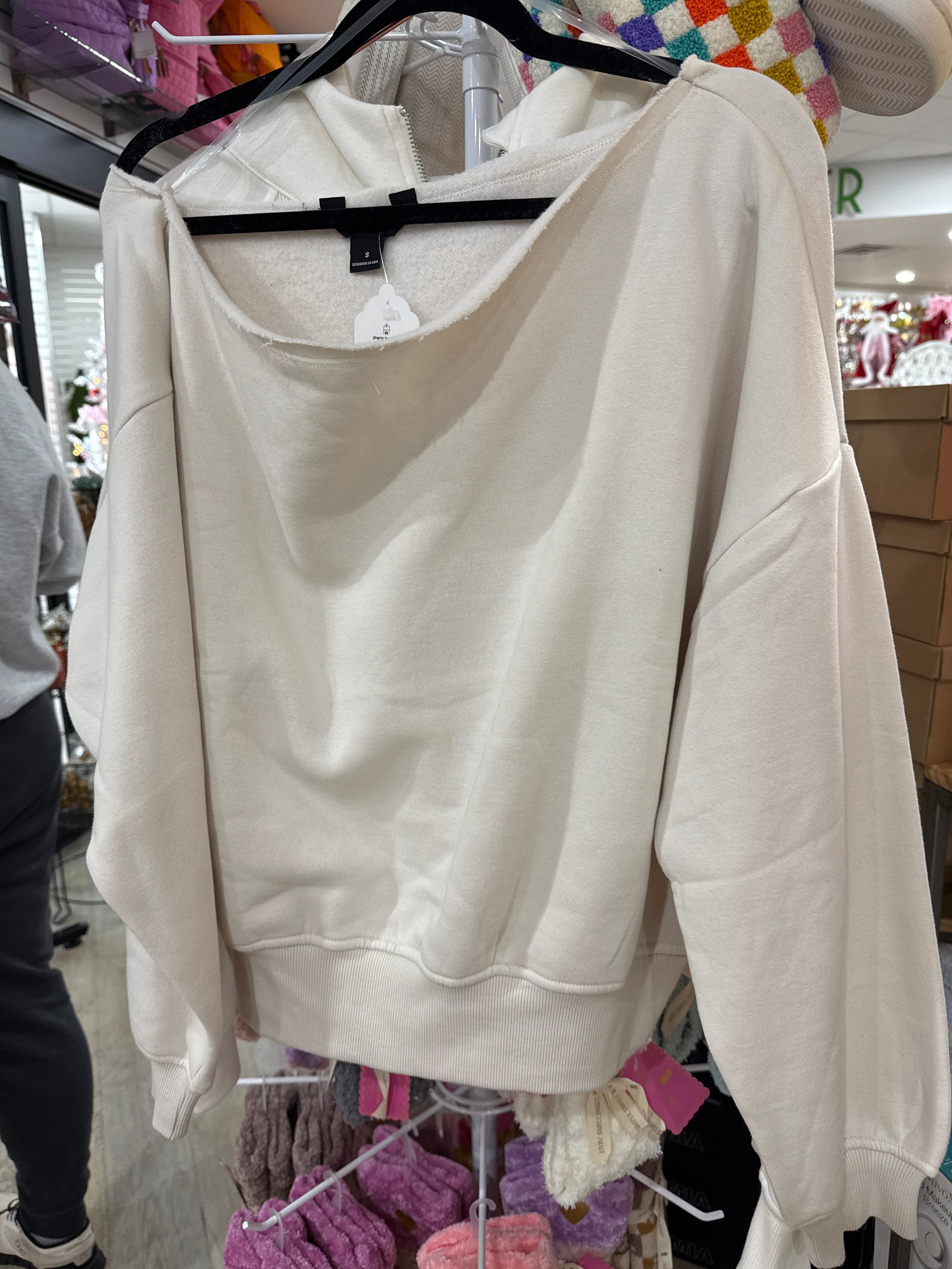 FLEECE OFF SHOULDER SWEATSHIRT - BONE