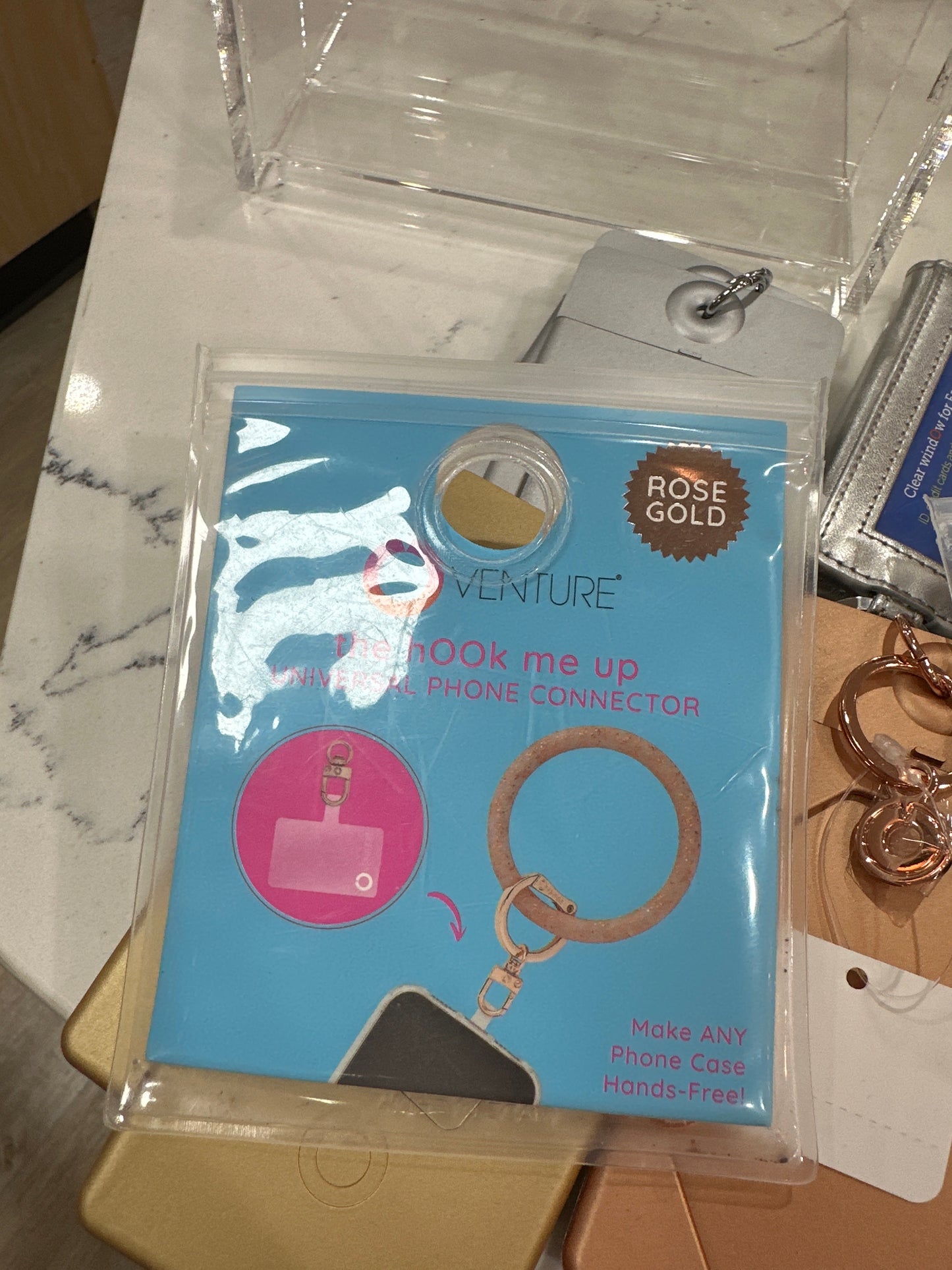 HOOK ME UP PHONE CONNECTOR - ROSE GOLD