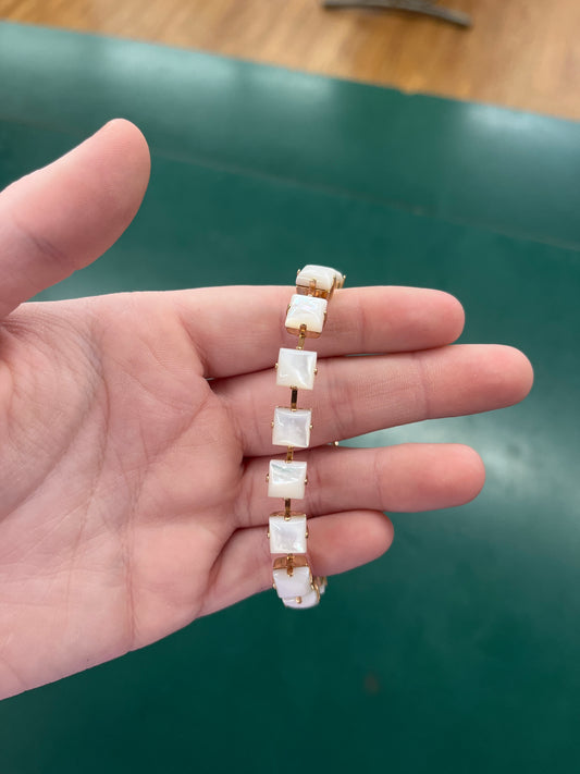 RG SQUARE PEARL BRCLT