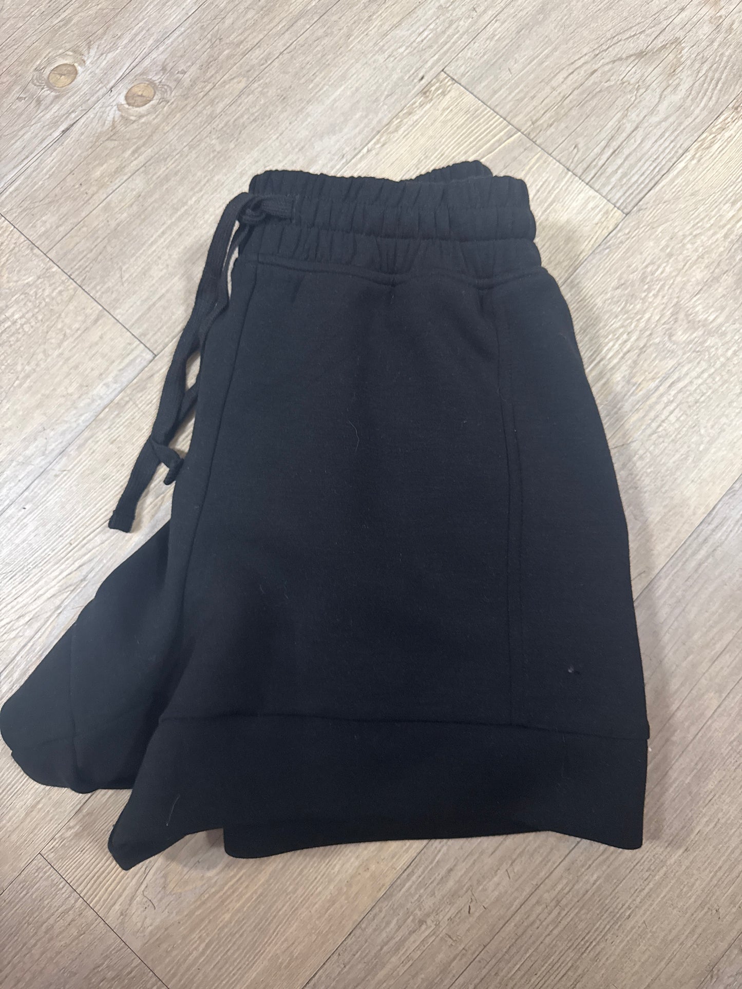 SCUBA PLEAT CASUAL SHORTS - BLACK