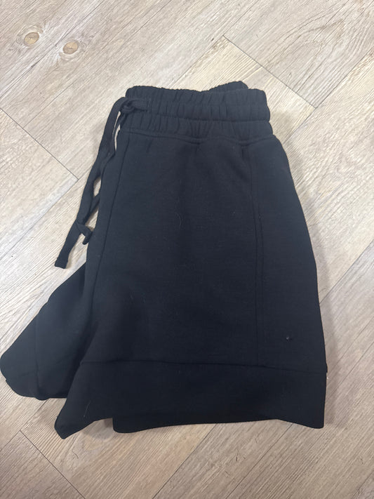 SCUBA PLEAT CASUAL SHORTS - BLACK