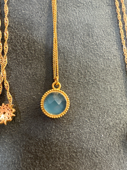 FLEUR-DE-LIS SOLITAIRE NKLC GOLD IRD PEACOCK BLUE
