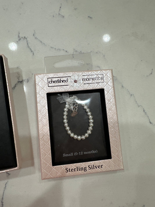 LACEY - SLVR BRCLT W/FRESH PEARLS & CROSS - SM