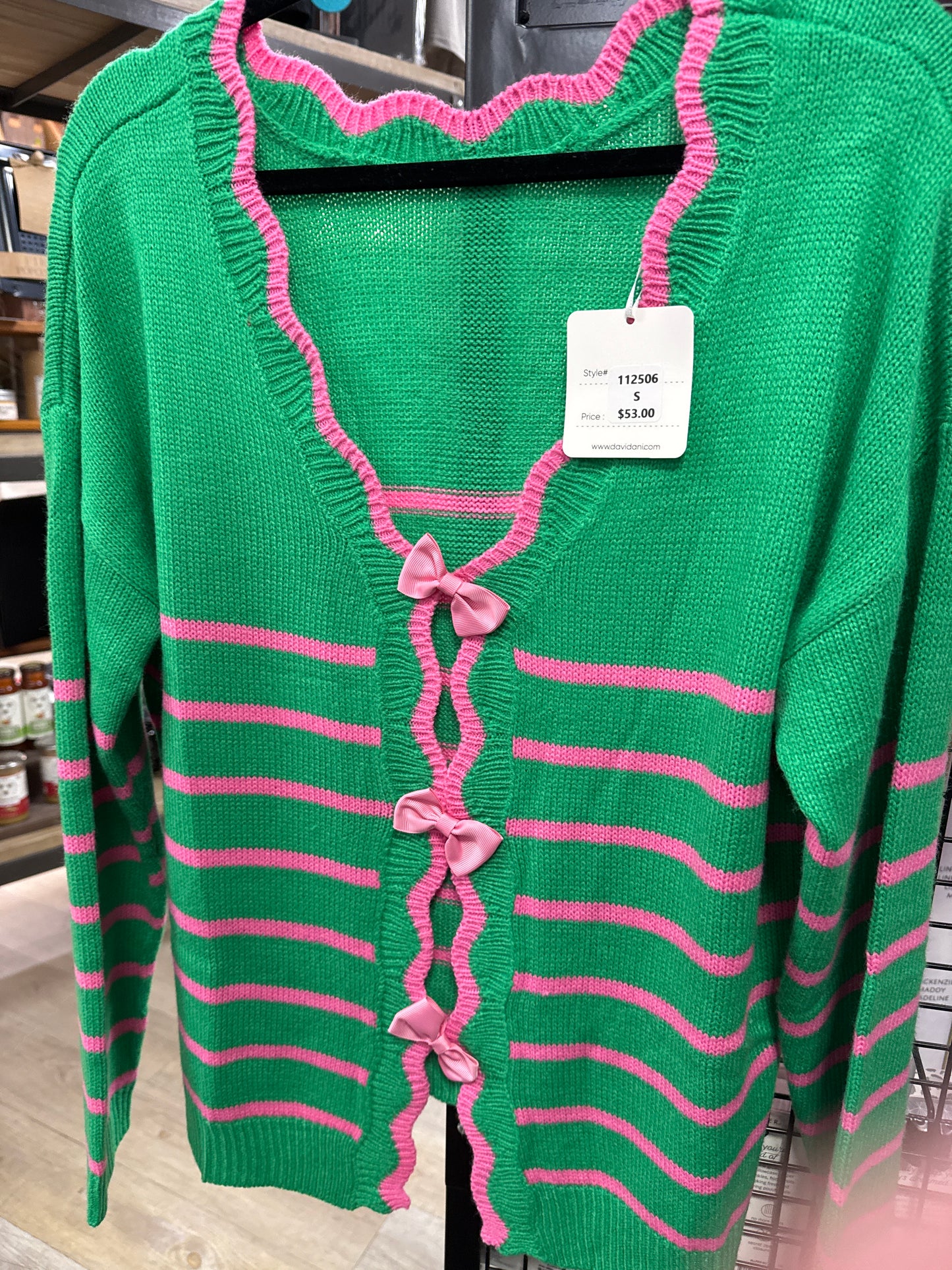 SCALLOP EDGE BOW BACK GREEN /PINK SWEATER