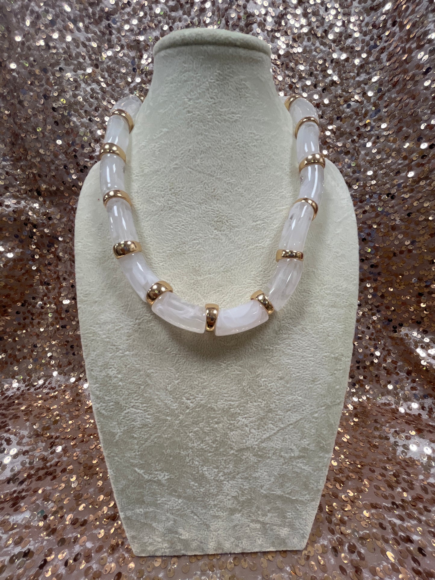 OVERSIZED BEADED NECKLACE WITH GOLD ACCENT