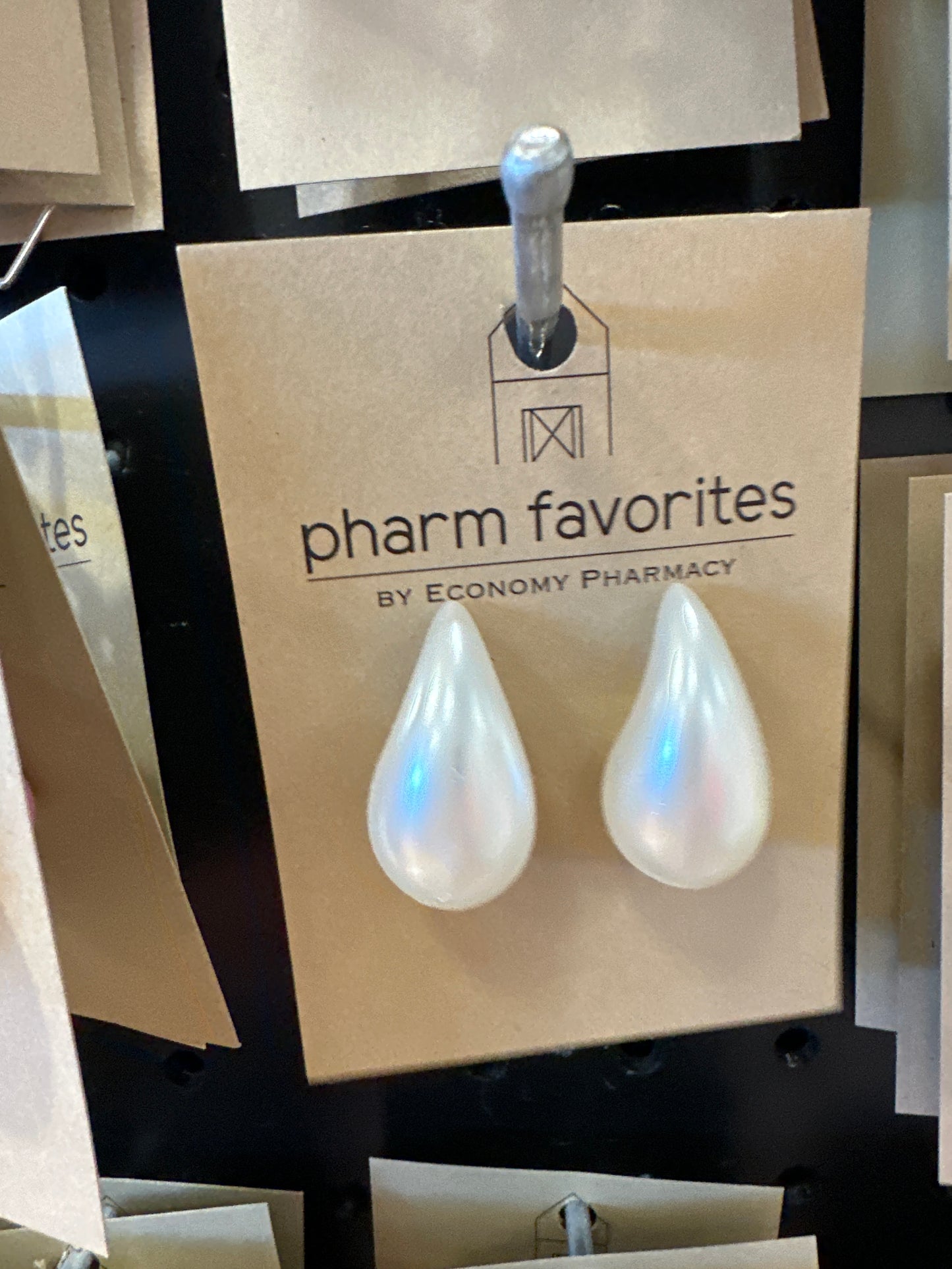 WHITE PEARLIZED TEARDROP/COMMA EARRINGS
