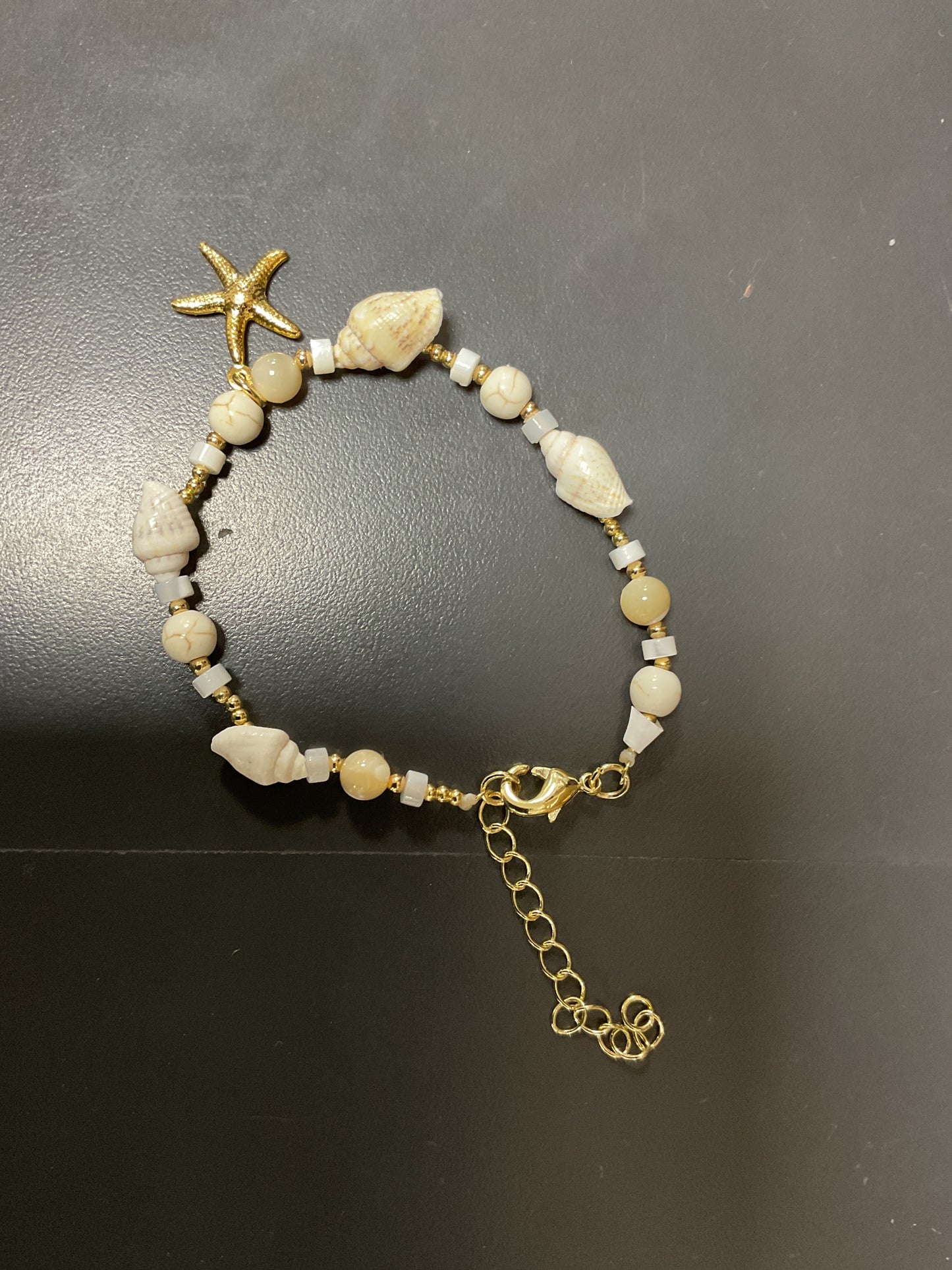SEASHELL BRACELET WITH GOLD STARFISH