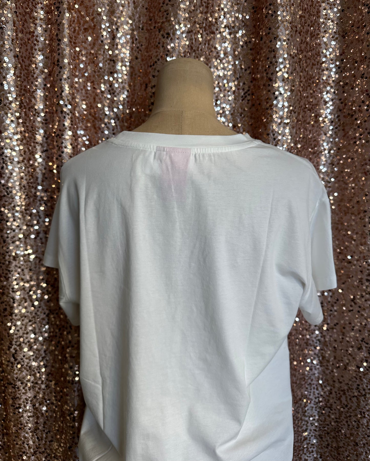 WHITE TURQUOISE NECKLACE TEE`