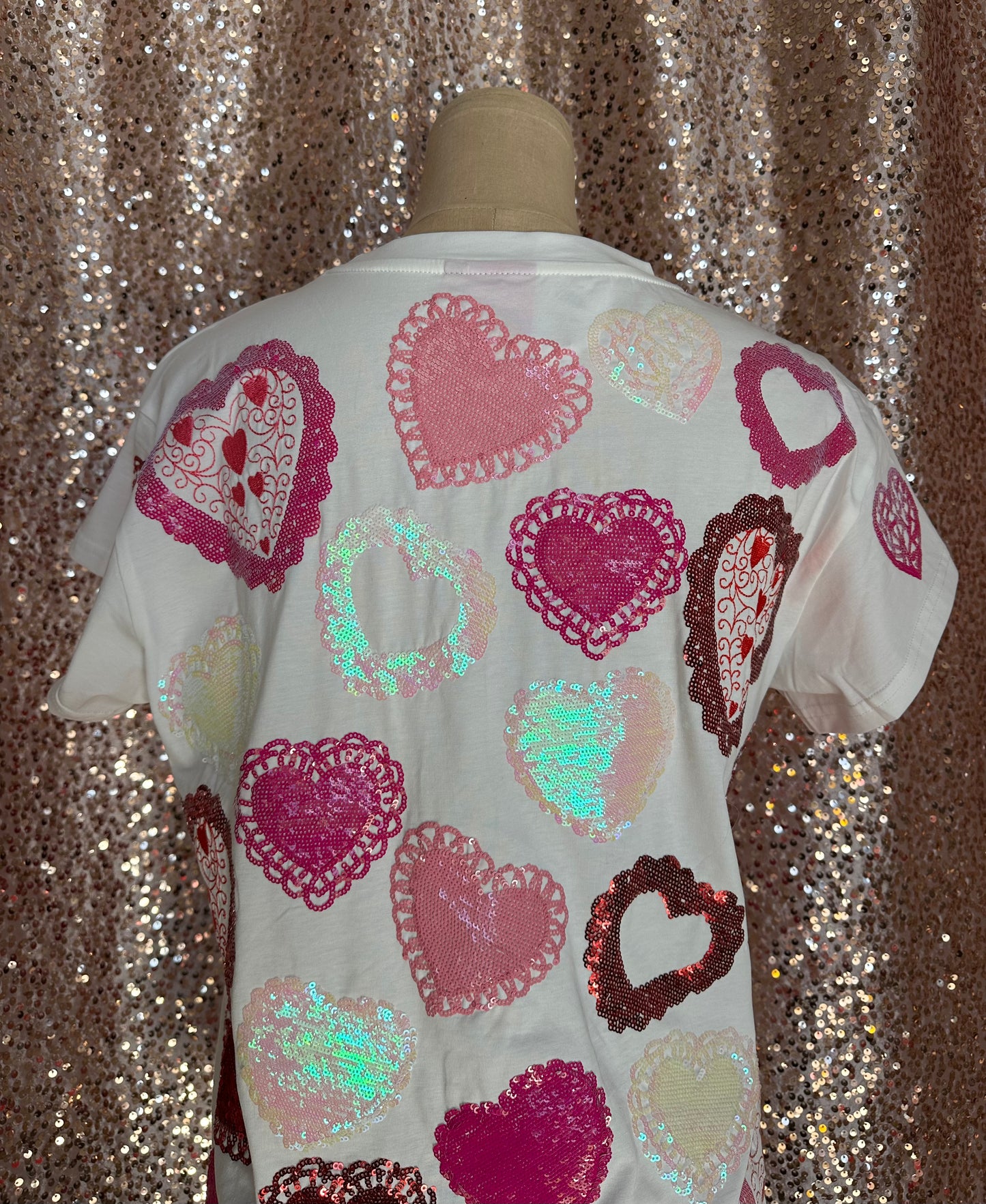 WHITE MULTI DOILY HEART TEE