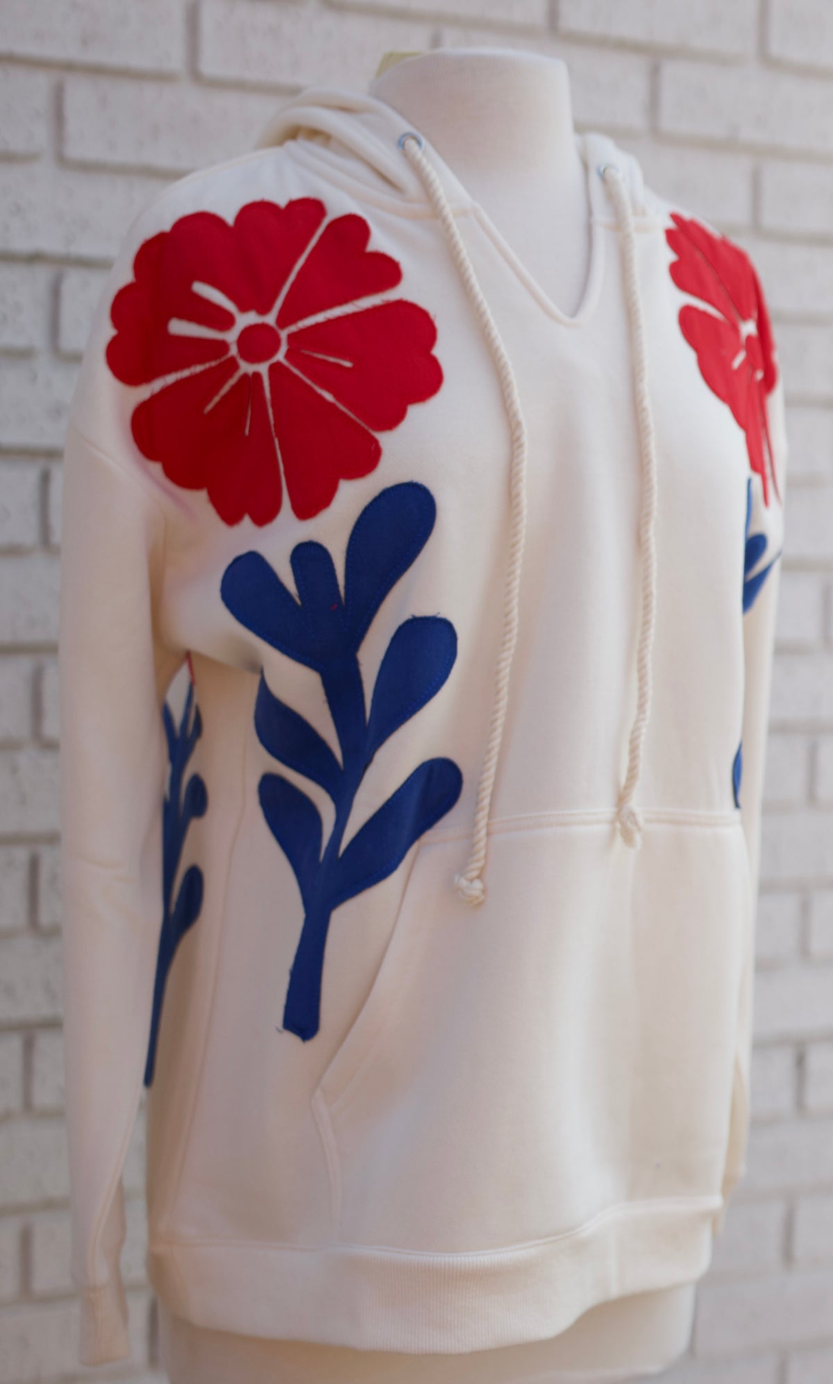 CASUAL HOODIE TOP WITH FLOWER PATCH
