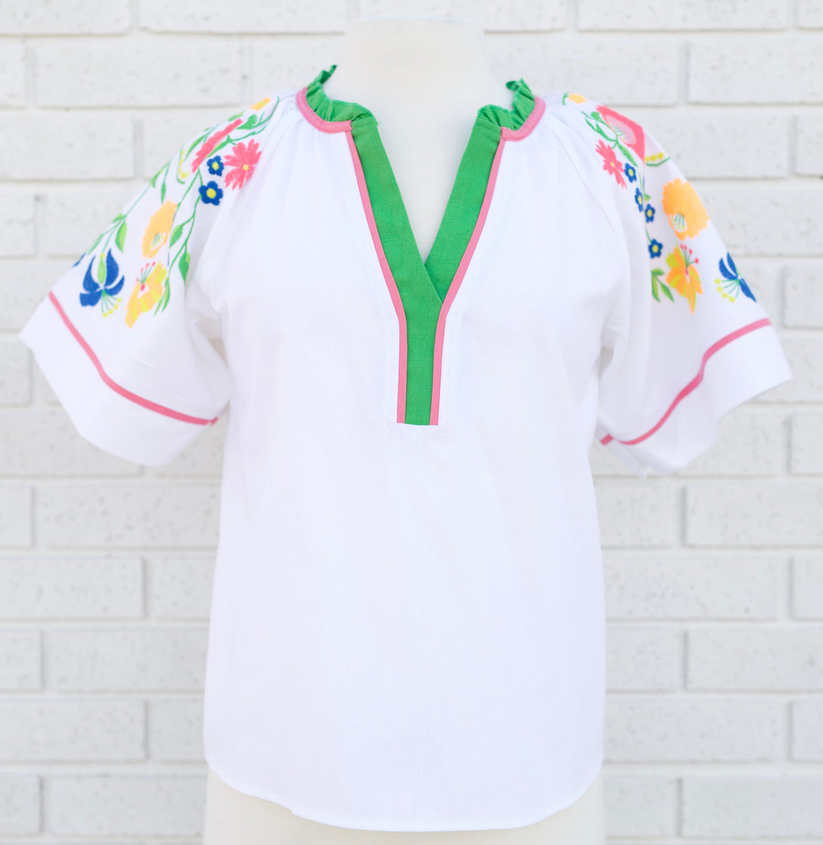 WHITE FLORAL EMBROIDERED RAGLAN TOP W/MULTI COLOR PIPING