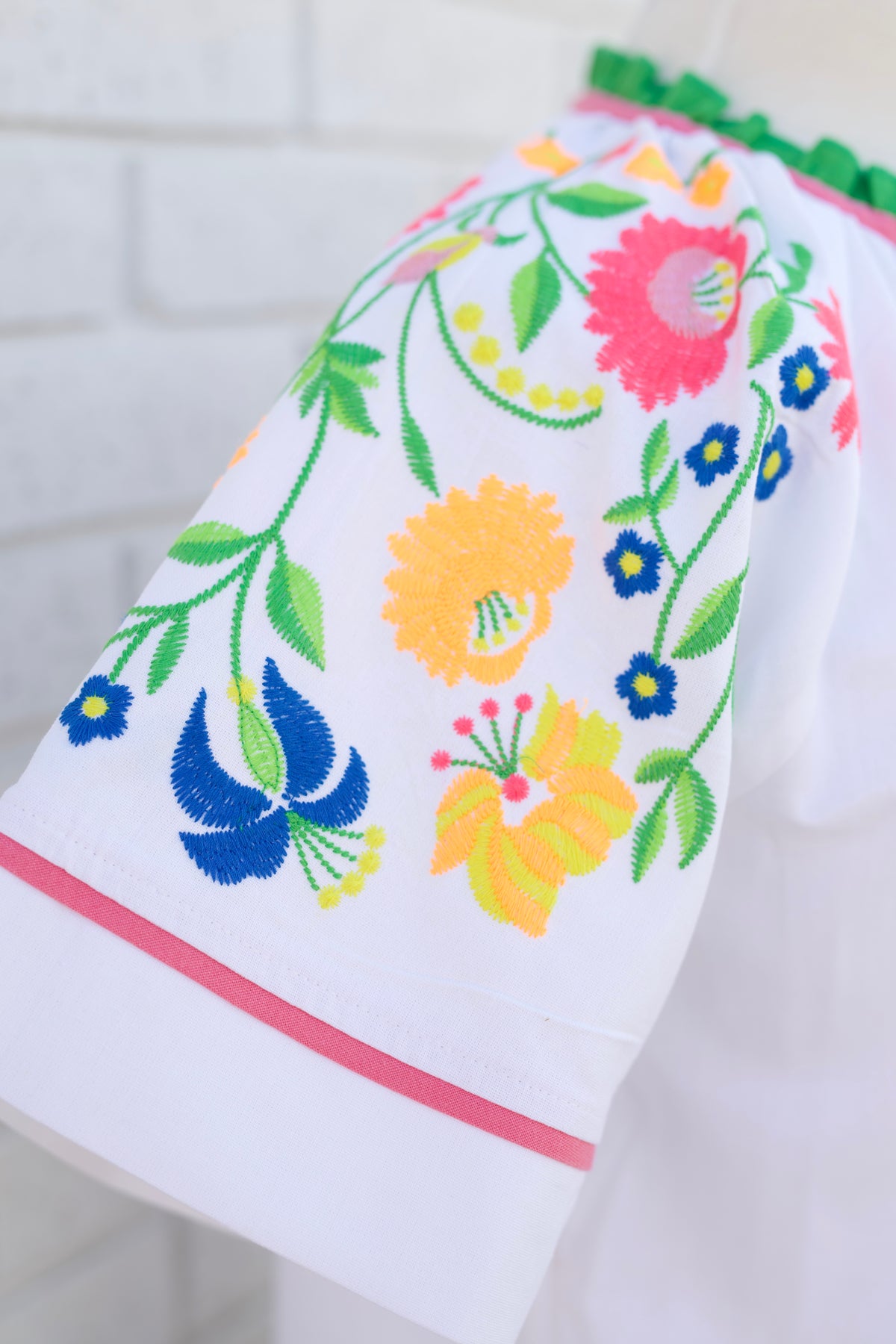 WHITE FLORAL EMBROIDERED RAGLAN TOP W/MULTI COLOR PIPING