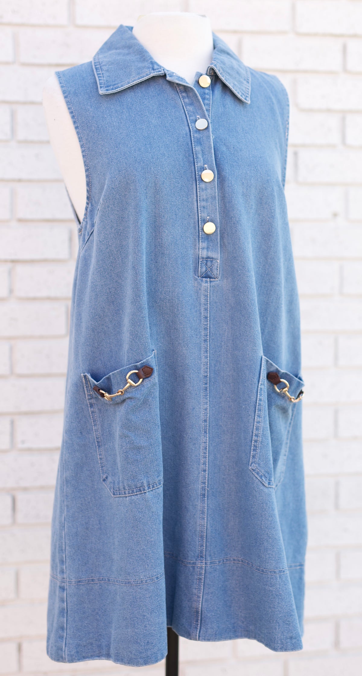 LIGHT BLUE COLLARED SLEEVELESS MINI DRESS WITH BUCKLE ACCENT