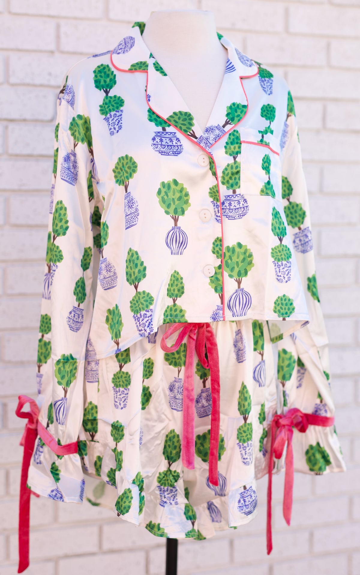 IVORY & TOPIARIES 2PC CROPPED & RUFFLED SHORT PJS WITH VELVET TIES
