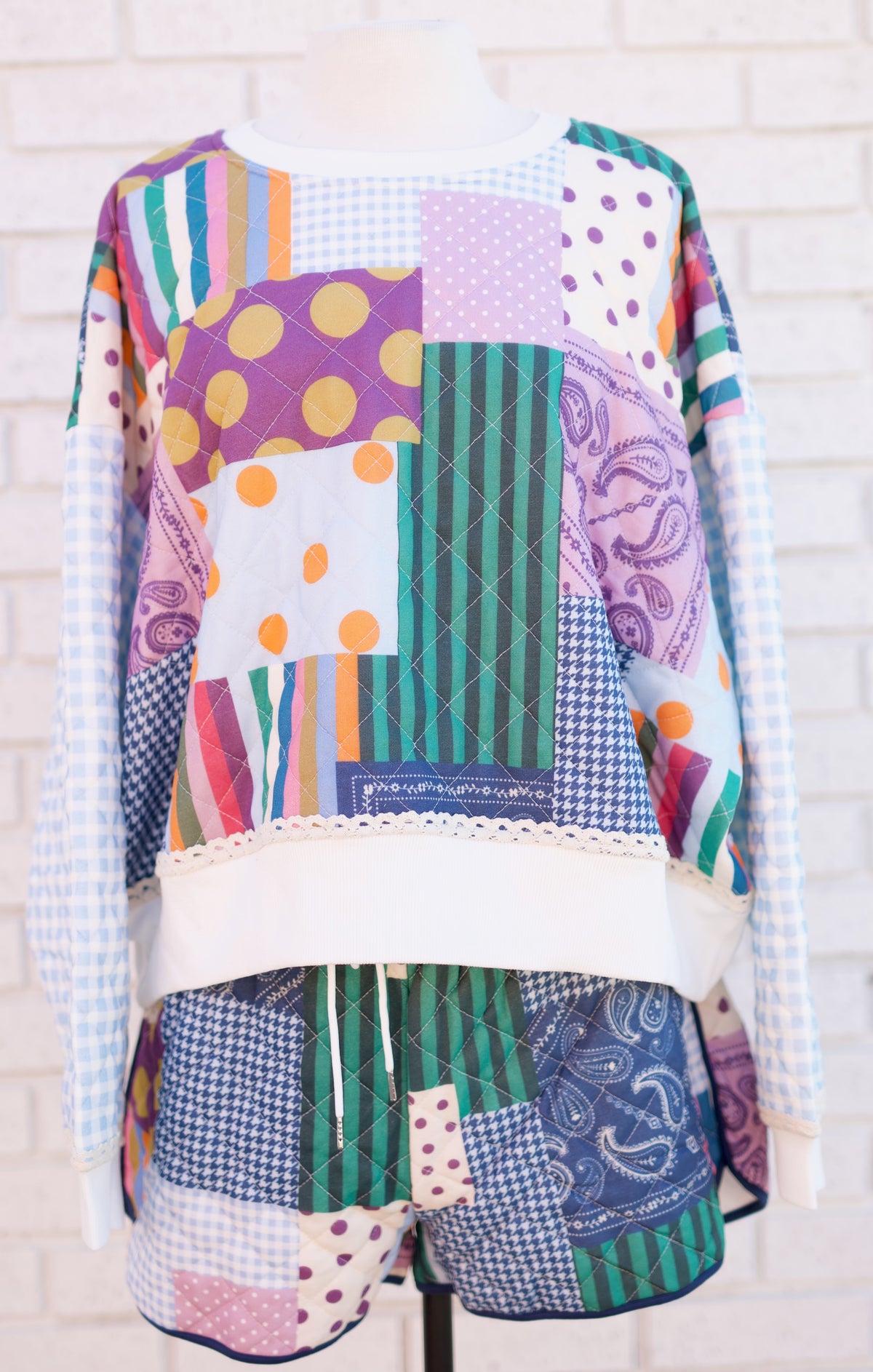 PATCHWORK PRETTY SWEATSHIRT