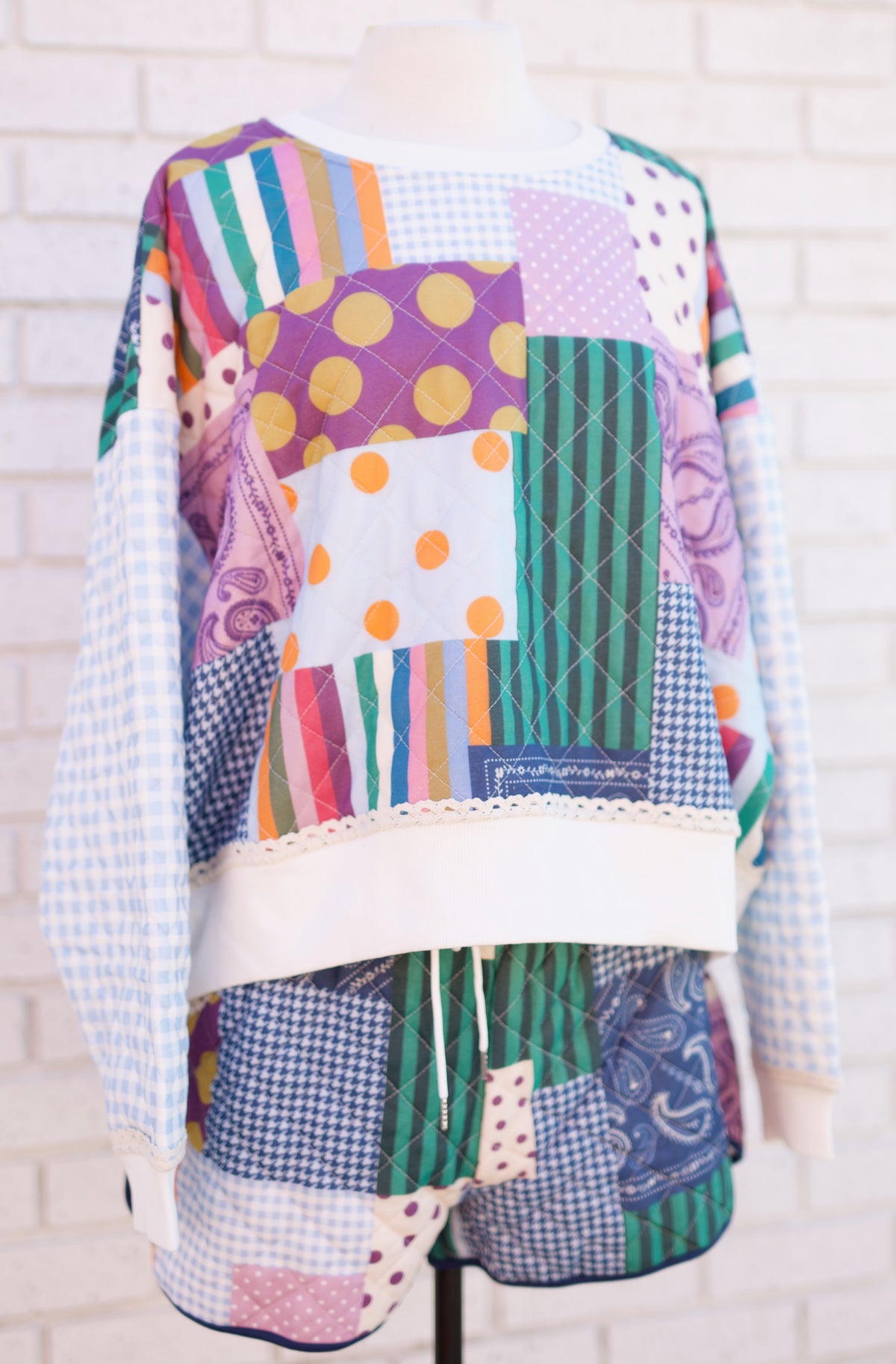 PATCHWORK PRETTY SWEATSHIRT