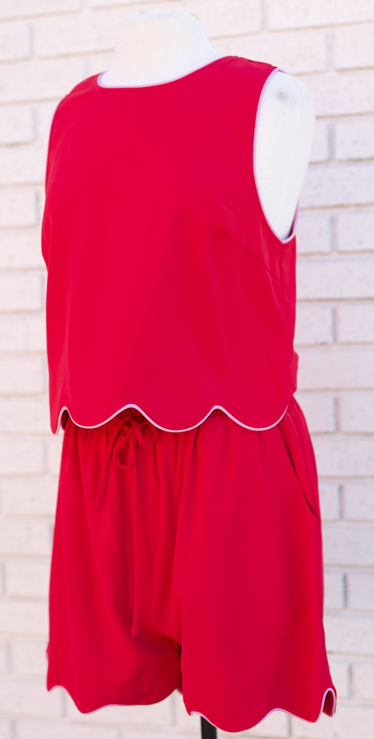 SCARLET 2PC SHORT SET WITH SCALLOP EDGE ACCENT