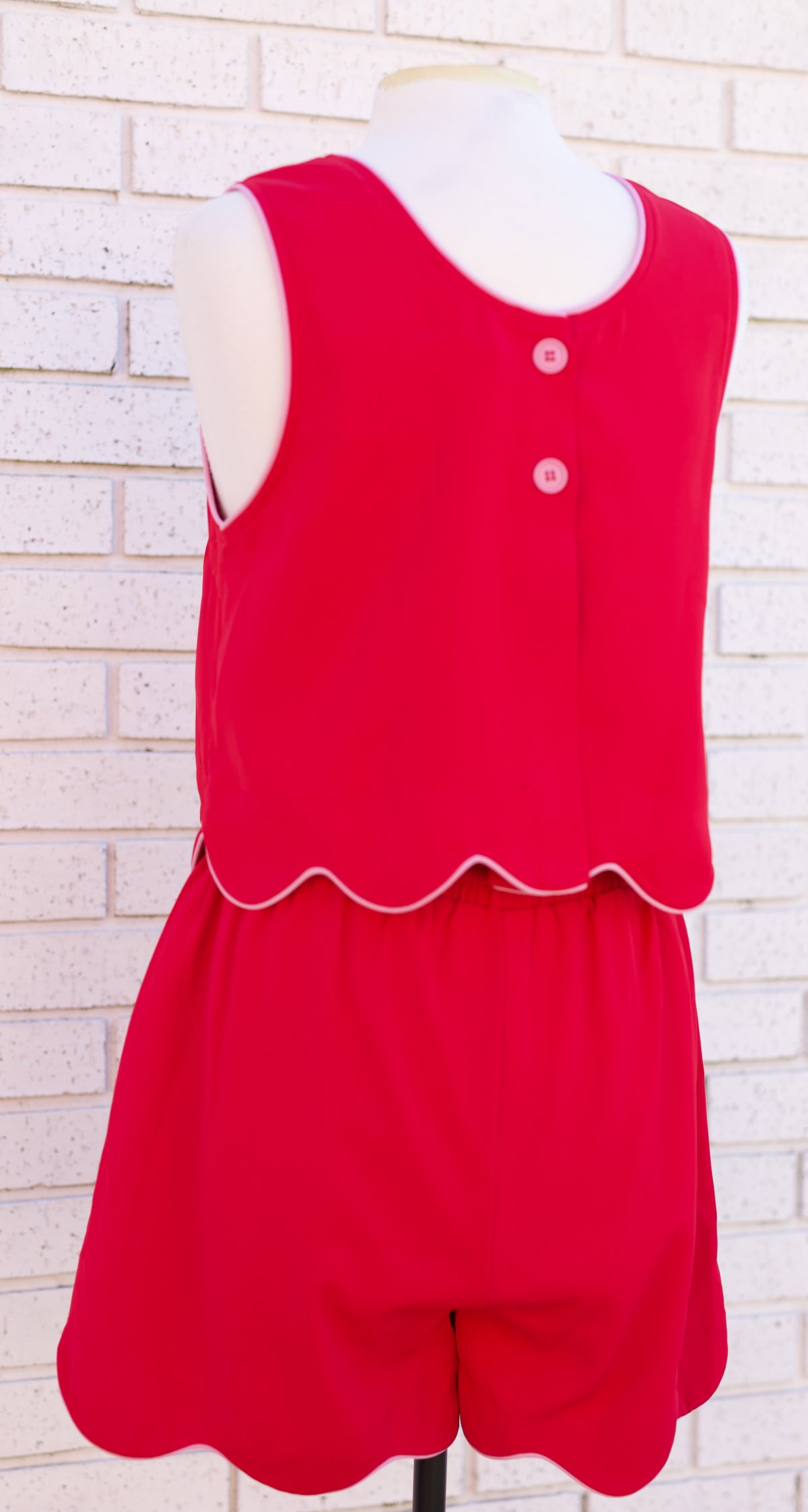 SCARLET 2PC SHORT SET WITH SCALLOP EDGE ACCENT