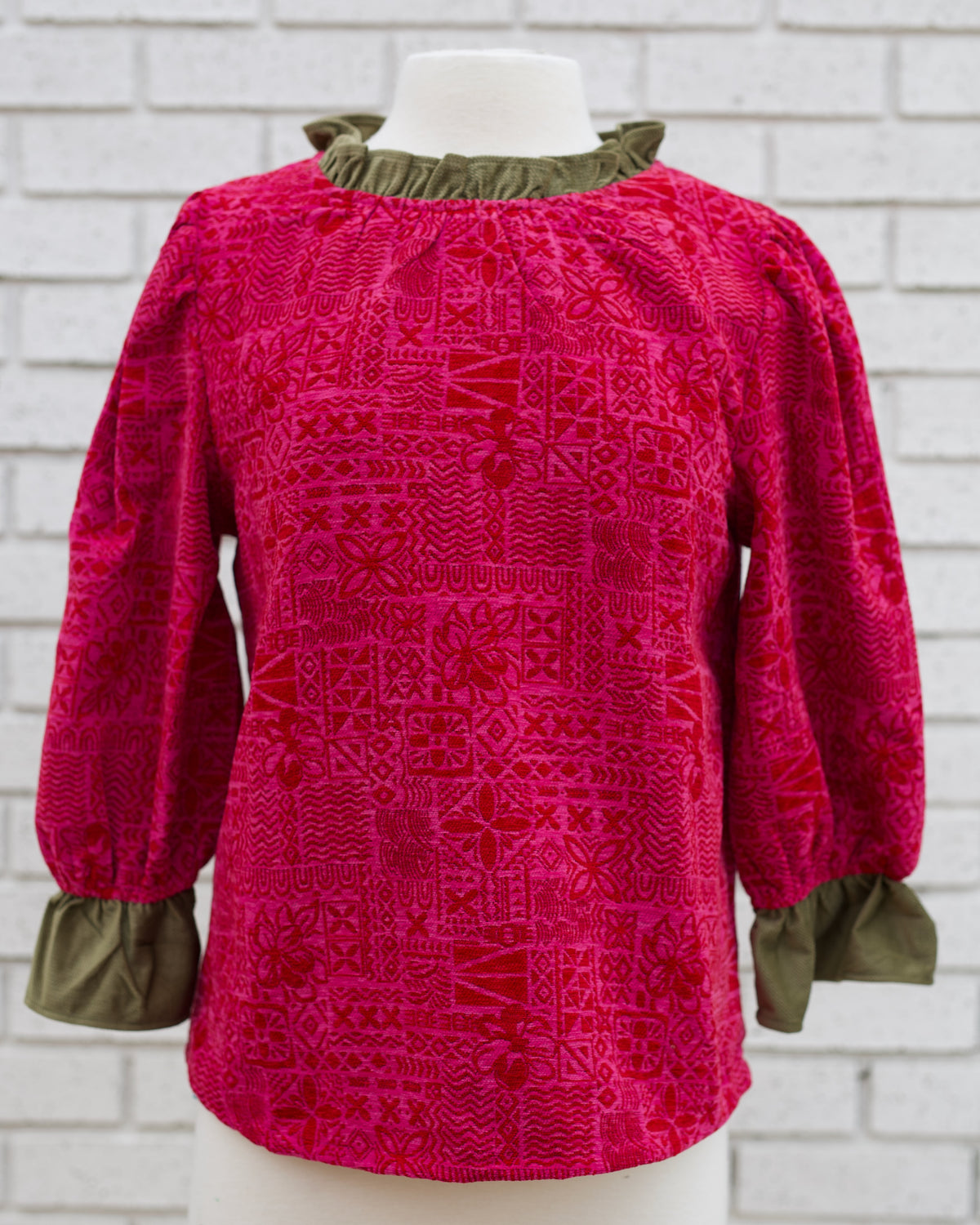 3/4 PUFF SLEEVE CONTRAST RUFFLE ABSTRACT PRINTED TOP - MAGENTA