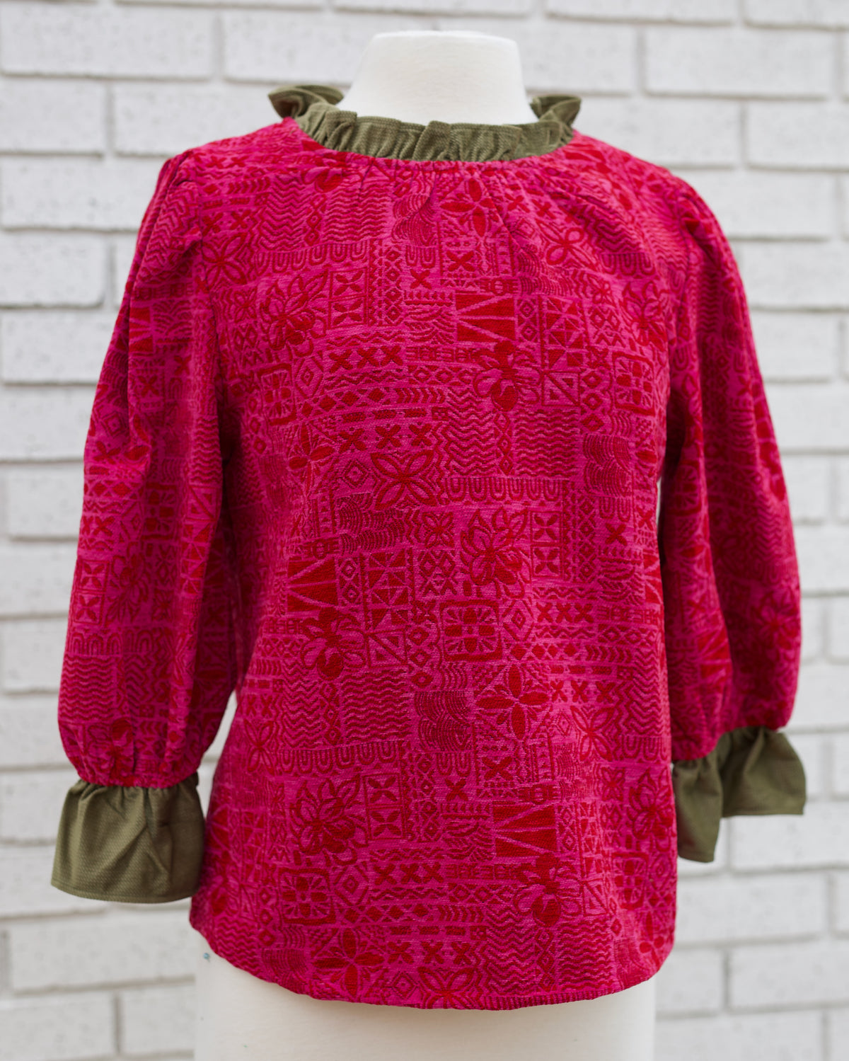 3/4 PUFF SLEEVE CONTRAST RUFFLE ABSTRACT PRINTED TOP - MAGENTA
