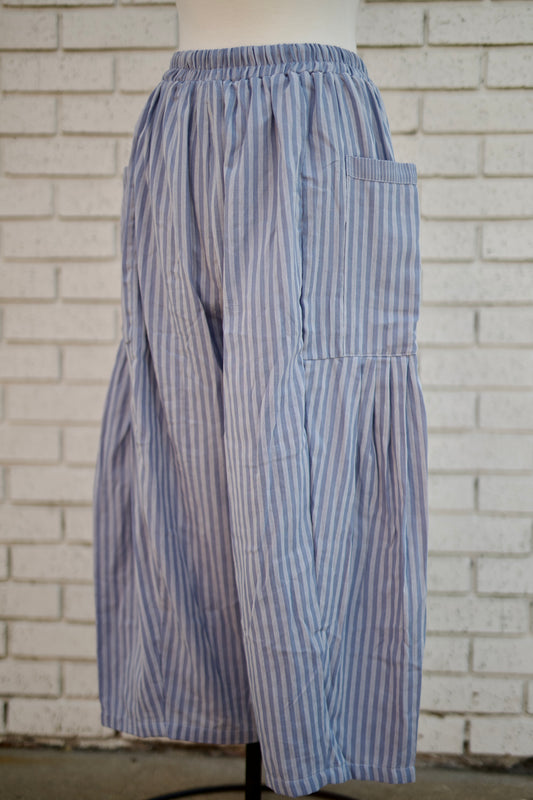 BLUE STRIPED LINEN BARREL PANTS