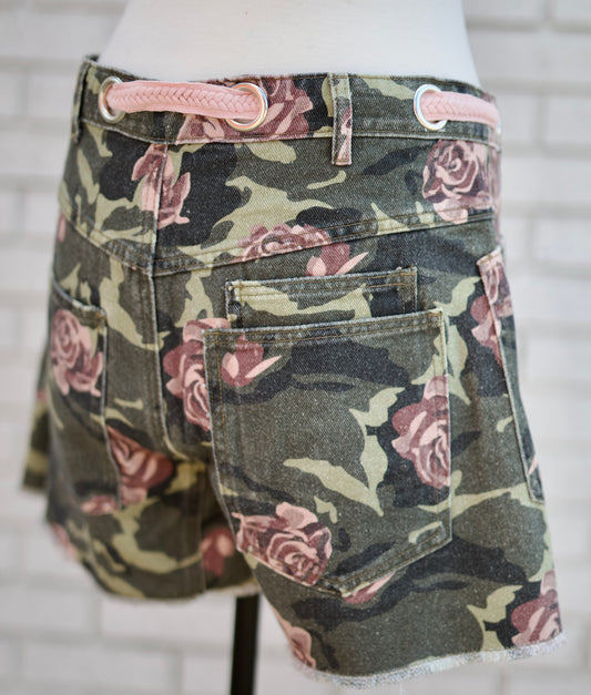CAMO FLORAL PRINTED DENIM SHORTS