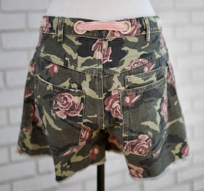 CAMO FLORAL PRINTED DENIM SHORTS