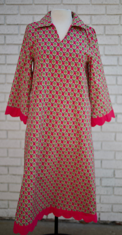FUCHSIA 3/4 SLEEVE GEOMETRIC FLORAL PATTERN MIDI DRESS WITH SCALLOP EDGE DETAIL