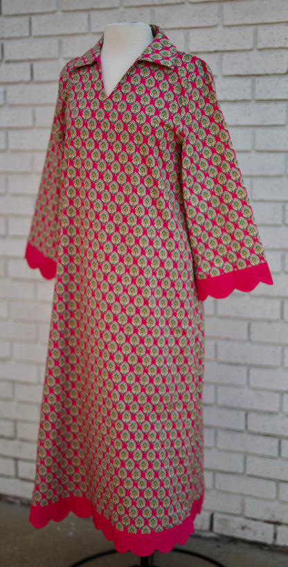 FUCHSIA 3/4 SLEEVE GEOMETRIC FLORAL PATTERN MIDI DRESS WITH SCALLOP EDGE DETAIL