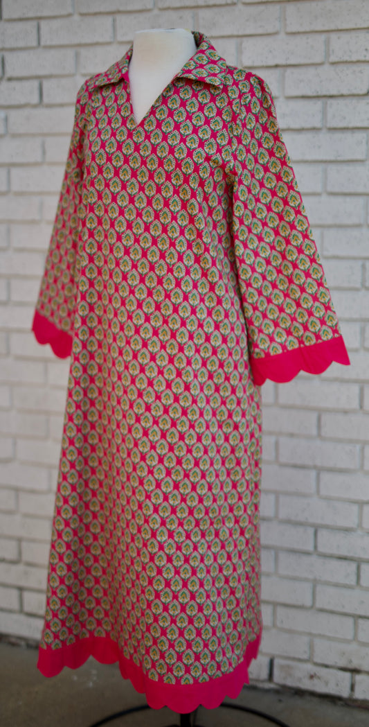 FUCHSIA 3/4 SLEEVE GEOMETRIC FLORAL PATTERN MIDI DRESS WITH SCALLOP EDGE DETAIL