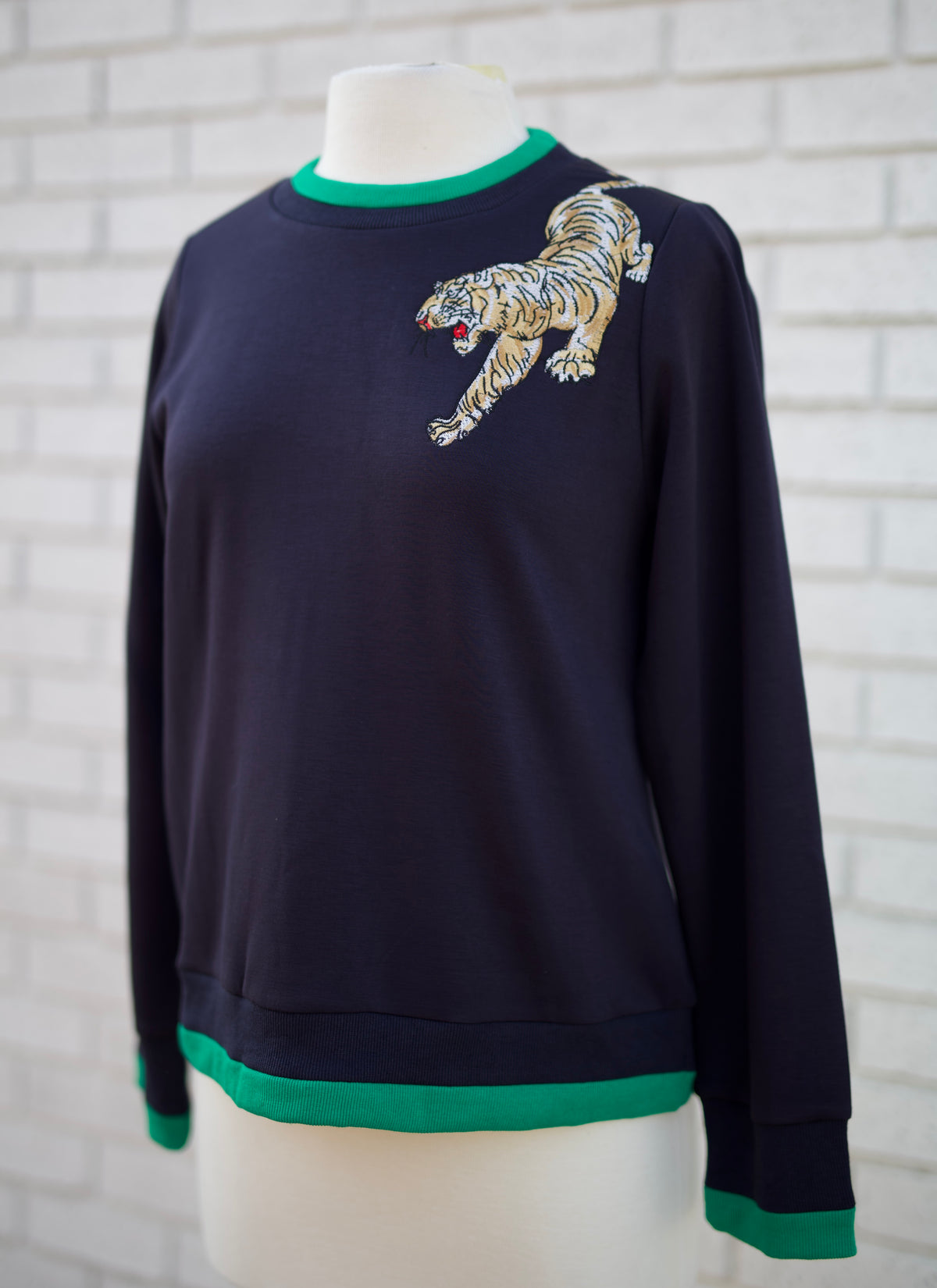 NAVY LONG SLEEVE TOP WITH TIGER EMBROIDERY