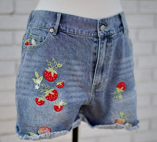 STRAWBERRY EMBROIDERED DENIM SHORTS