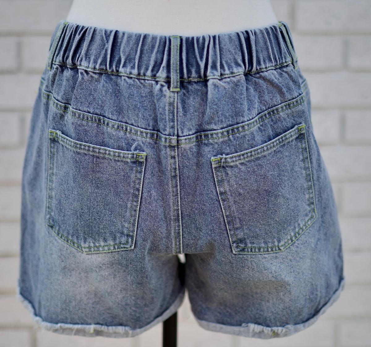 STRAWBERRY EMBROIDERED DENIM SHORTS