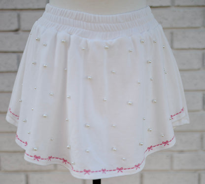 WHITE SKORT W/PEARL & PINK BOW DETAIL