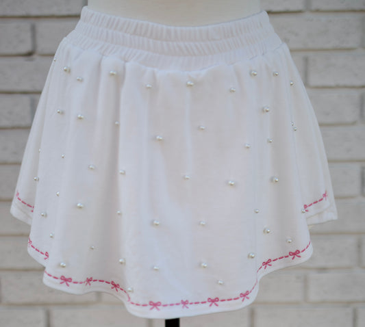 WHITE SKORT W/PEARL & PINK BOW DETAIL