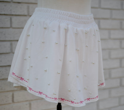 WHITE SKORT W/PEARL & PINK BOW DETAIL