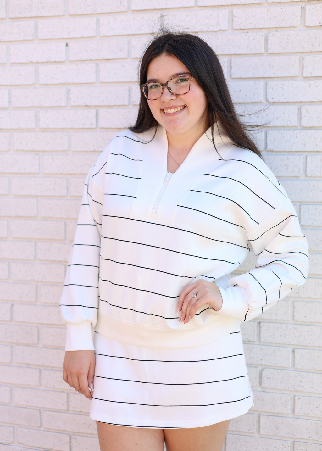 CREAM W/BLACK STRIPE SCUBA PULLOVER & SKORT