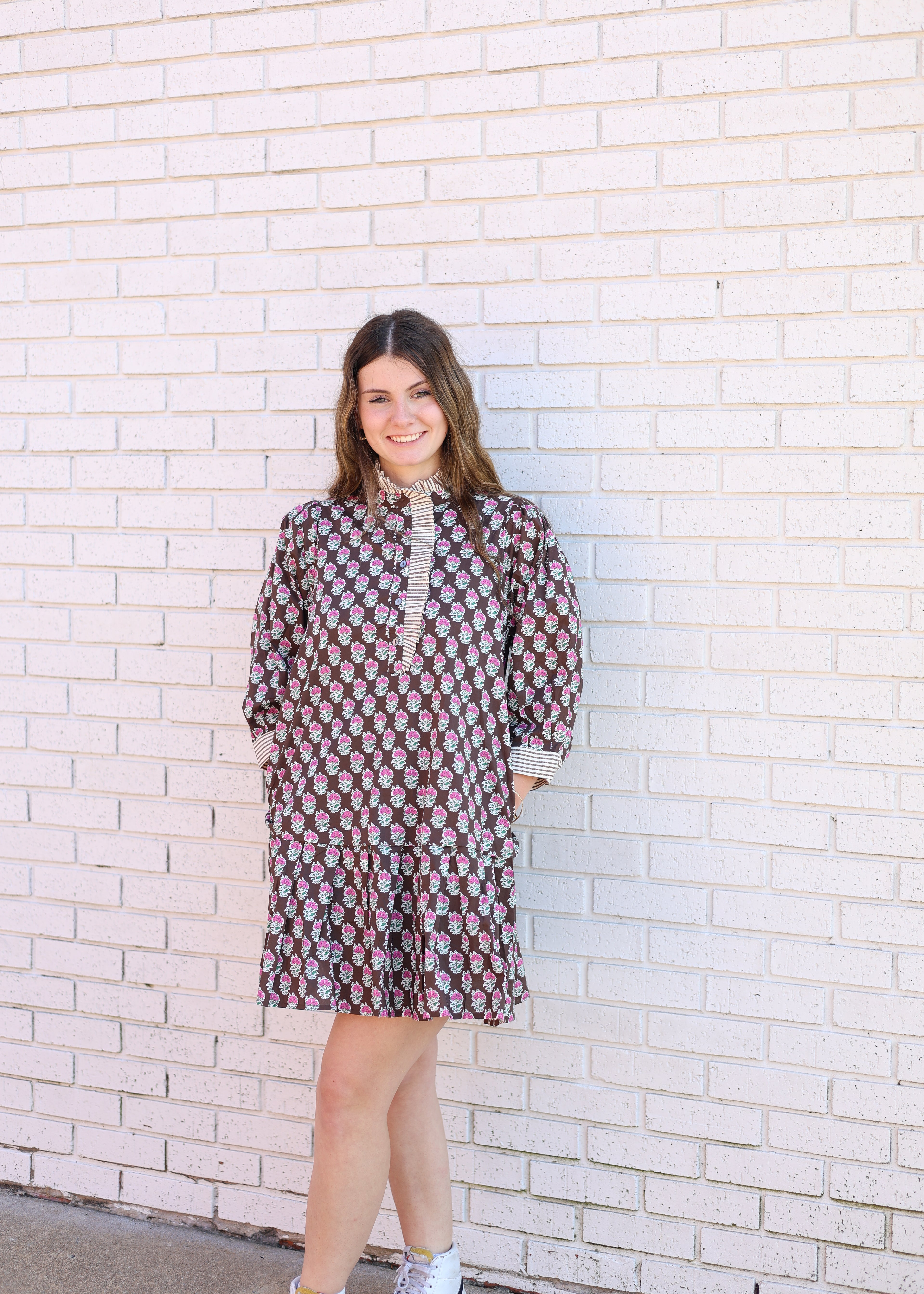 BROWN FLORAL 3/4 SLEEVE WITH STRIPED ACCENT